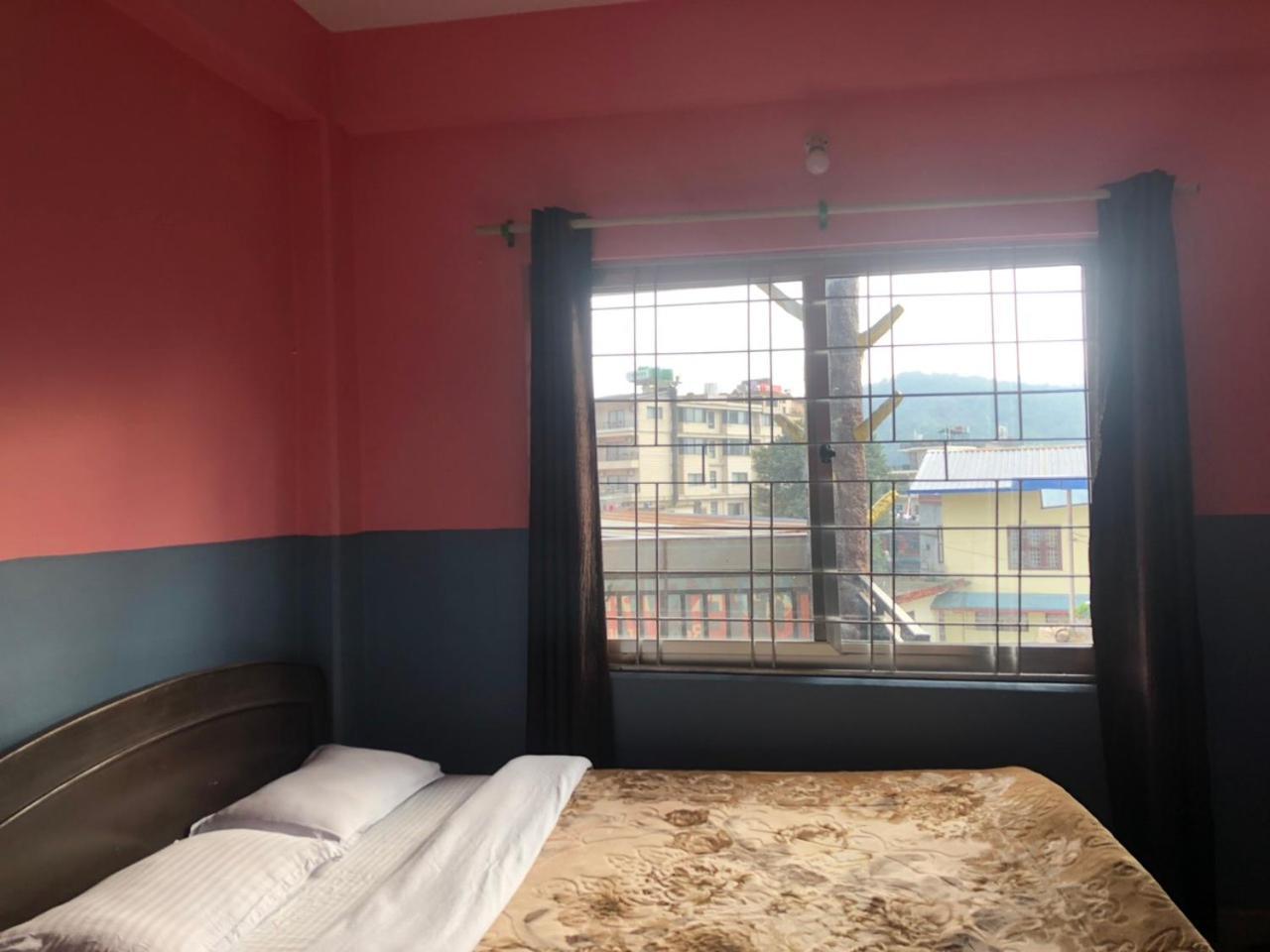 Krishna Inn Pokhara Esterno foto
